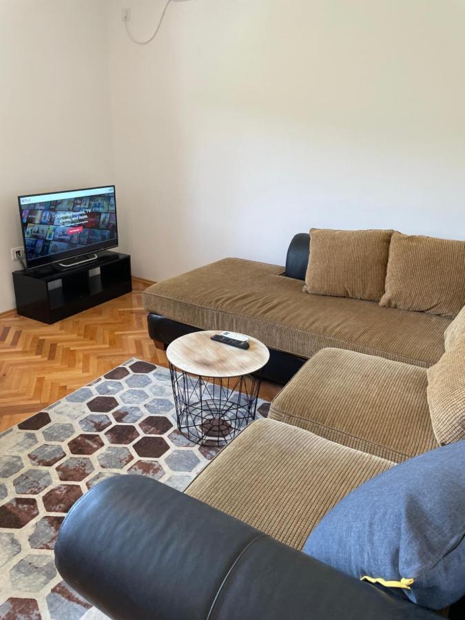 Entire 1-Bedroom Apartment With Free Parking Podgorica Bagian luar foto