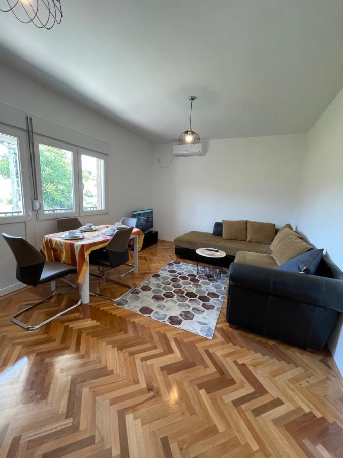 Entire 1-Bedroom Apartment With Free Parking Podgorica Bagian luar foto