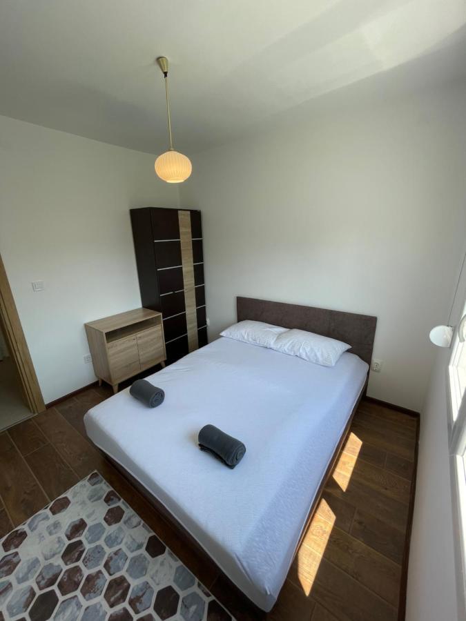 Entire 1-Bedroom Apartment With Free Parking Podgorica Bagian luar foto