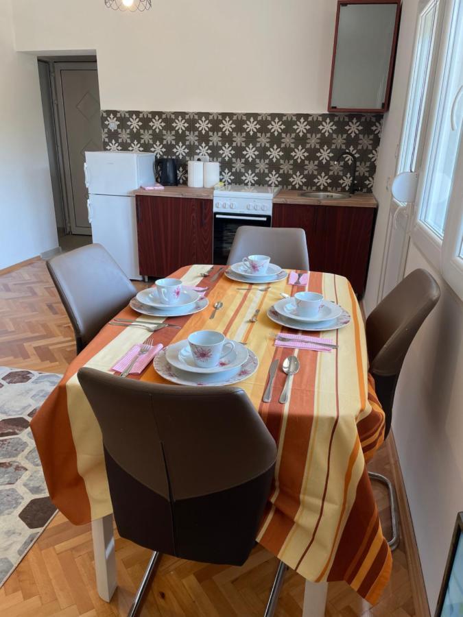 Entire 1-Bedroom Apartment With Free Parking Podgorica Bagian luar foto