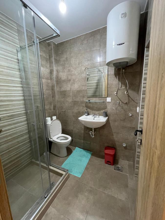 Entire 1-Bedroom Apartment With Free Parking Podgorica Bagian luar foto
