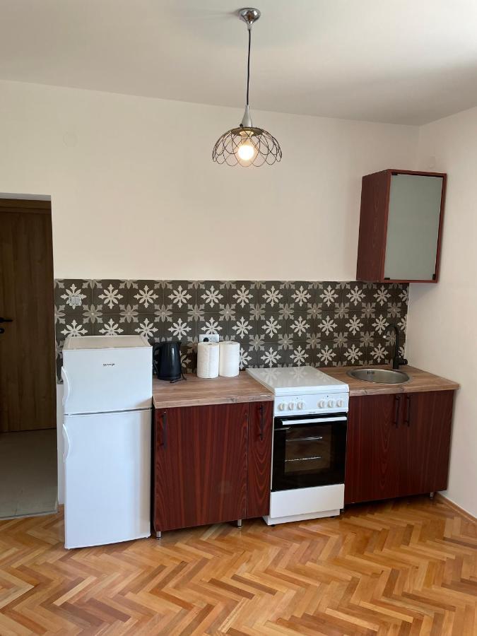 Entire 1-Bedroom Apartment With Free Parking Podgorica Bagian luar foto