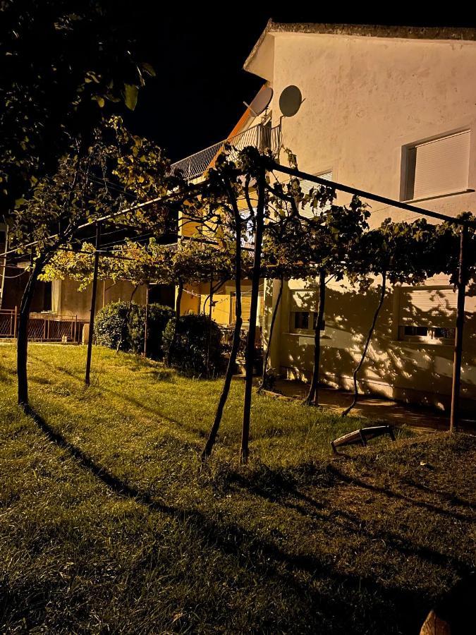 Entire 1-Bedroom Apartment With Free Parking Podgorica Bagian luar foto